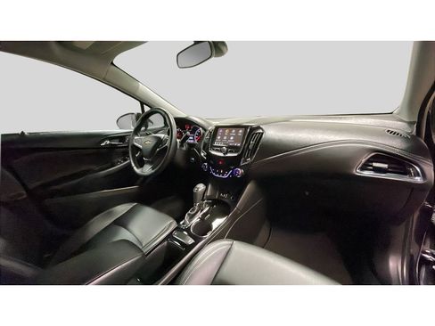 Used 2019 Chevrolet Cruze Premier image 17