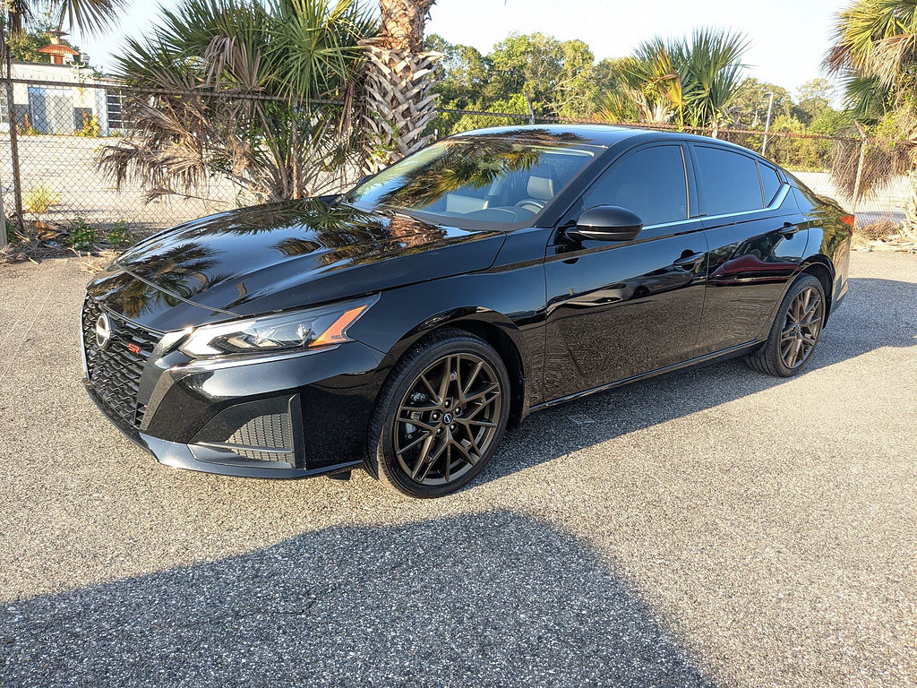 Used 2025 Nissan Altima 2.5 SR w/ SR Premium Package AWD/4WD image 8