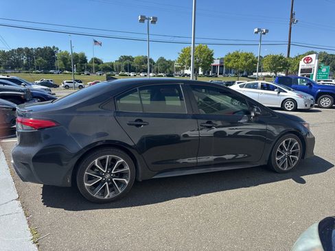 Used 2022 Toyota Corolla XSE FWD image 3