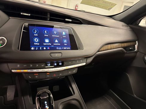 Used 2023 Cadillac XT4 Premium Luxury FWD image 36