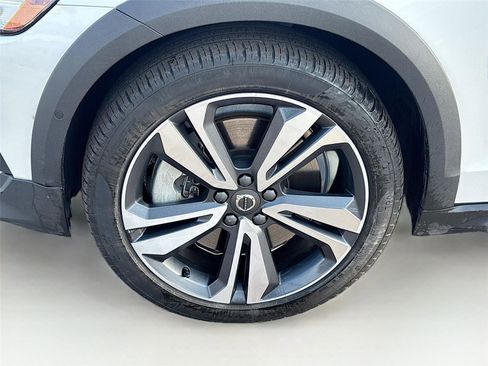 Used 2025 Volvo V60 B5 Cross Country Plus image 31