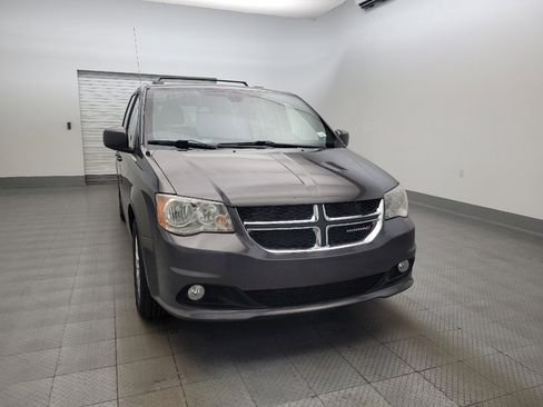 Used 2020 Dodge Grand Caravan SXT image 14