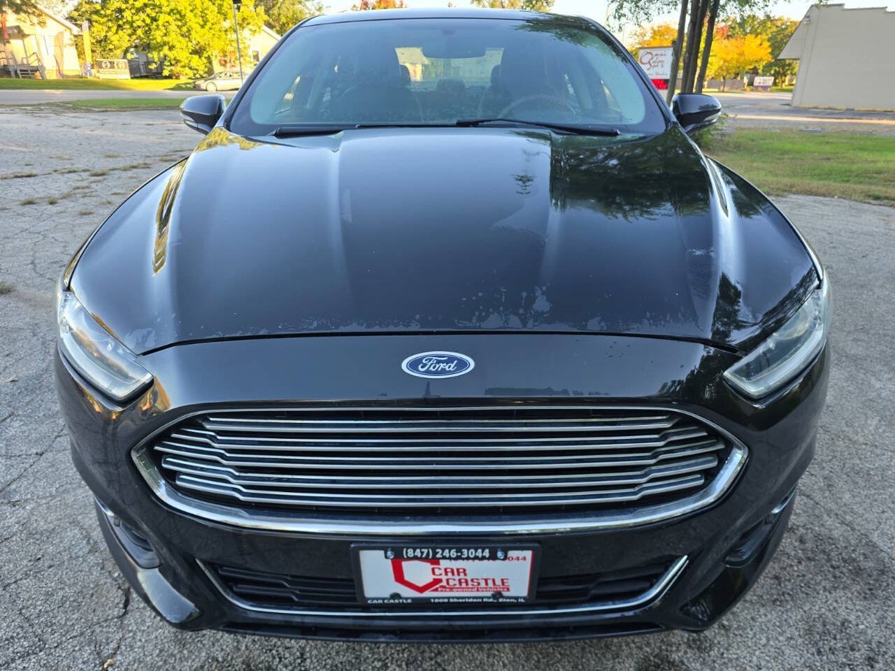 Used 2015 Ford Fusion SE w/ Equipment Group 202A FWD image 2