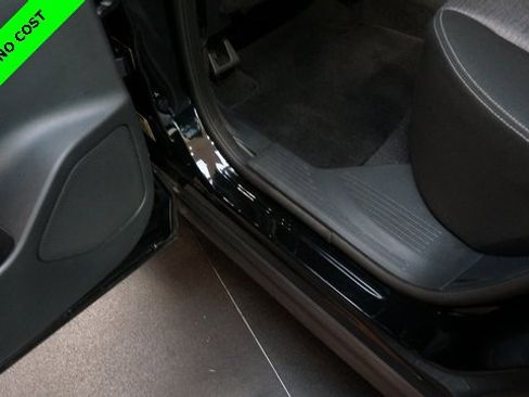 Used 2022 Nissan Rogue SV image 39