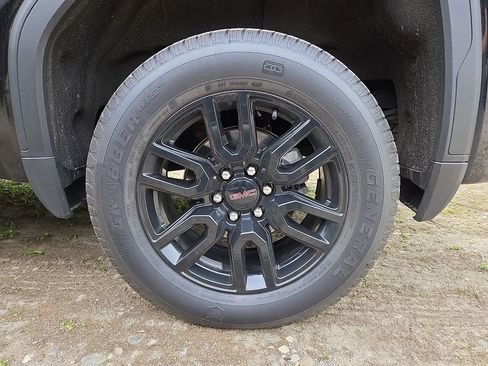 Used 2025 GMC Sierra 1500 Elevation w/ Elevation Premium Package image 7