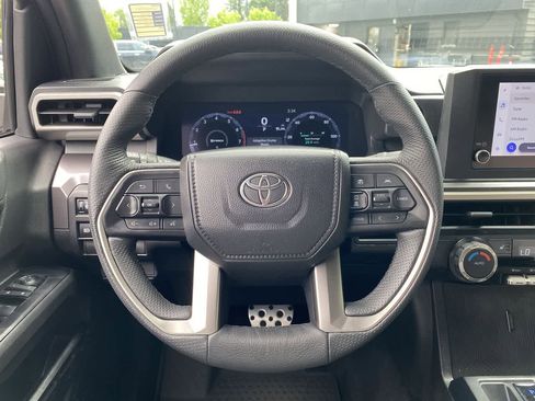 Used 2025 Toyota Tacoma TRD Sport AWD/4WD image 19