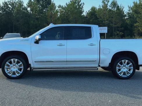 Used 2025 Chevrolet Silverado 1500 High Country AWD/4WD image 5