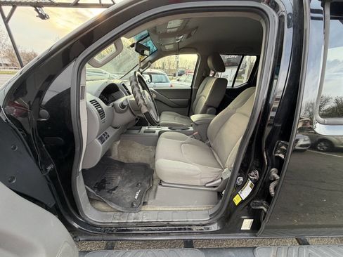 Used 2014 Nissan Frontier SV w/ SV Value Truck Package AWD/4WD image 24