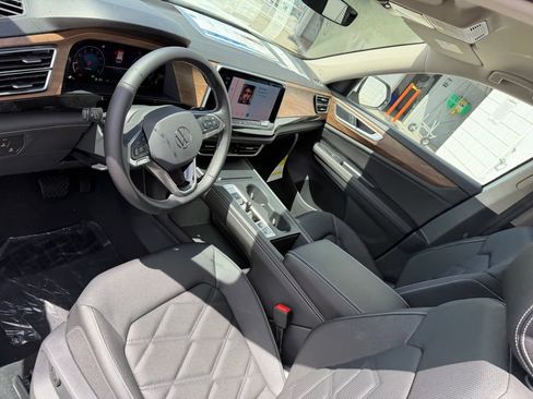 New 2026 Volkswagen Atlas SE FWD image 2