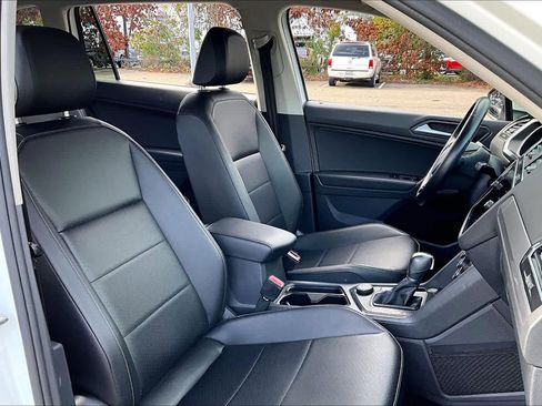 Used 2019 Volkswagen Tiguan SE image 8