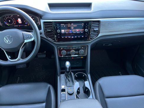 Certified 2022 Volkswagen Atlas Cross Sport SE image 13
