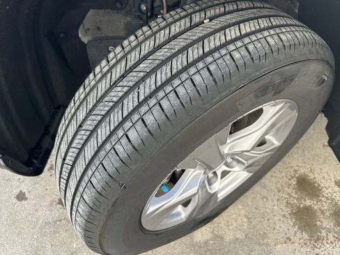 Used 2024 Toyota RAV4 XLE w/ Convenience Package image 10