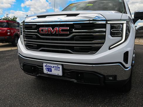Used 2022 GMC Sierra 1500 SLT w/ SLT Convenience Package AWD/4WD image 11