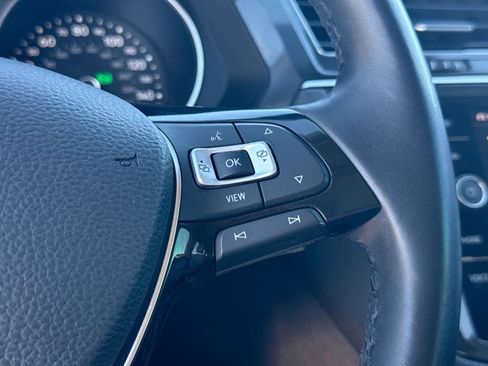 Used 2019 Volkswagen Tiguan SE w/ Panoramic Sunroof Package image 28