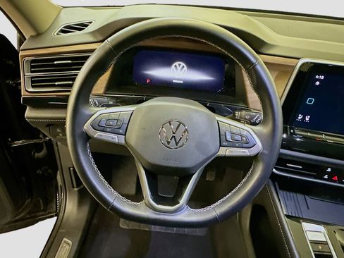 Used 2025 Volkswagen Atlas SE image 18