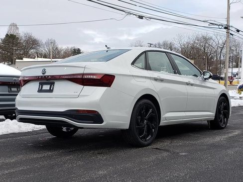 New 2026 Volkswagen Jetta SE FWD image 3
