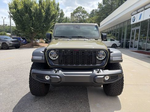 Used 2025 Jeep Wrangler Sport AWD/4WD image 3