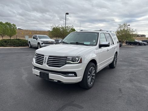 Used 2017 Lincoln Navigator Select image 1