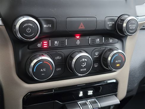 Used 2019 RAM 1500 Laramie image 24