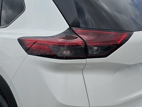 Used 2026 Nissan Rogue SV FWD image 33
