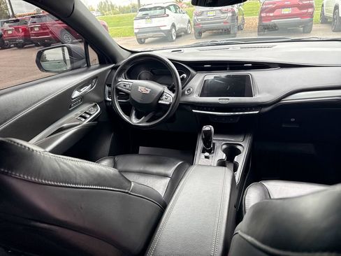 Used 2023 Cadillac XT4 Premium Luxury image 28