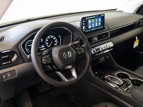 New 2025 Honda Pilot EX-L image 3