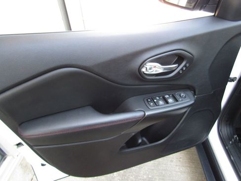 Used 2022 Jeep Cherokee Trailhawk w/ Premium Leather Package image 22