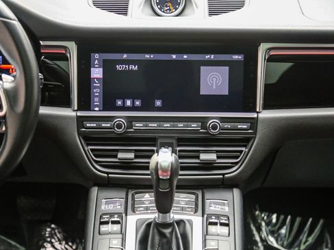 Used 2021 Porsche Macan AWD/4WD image 17