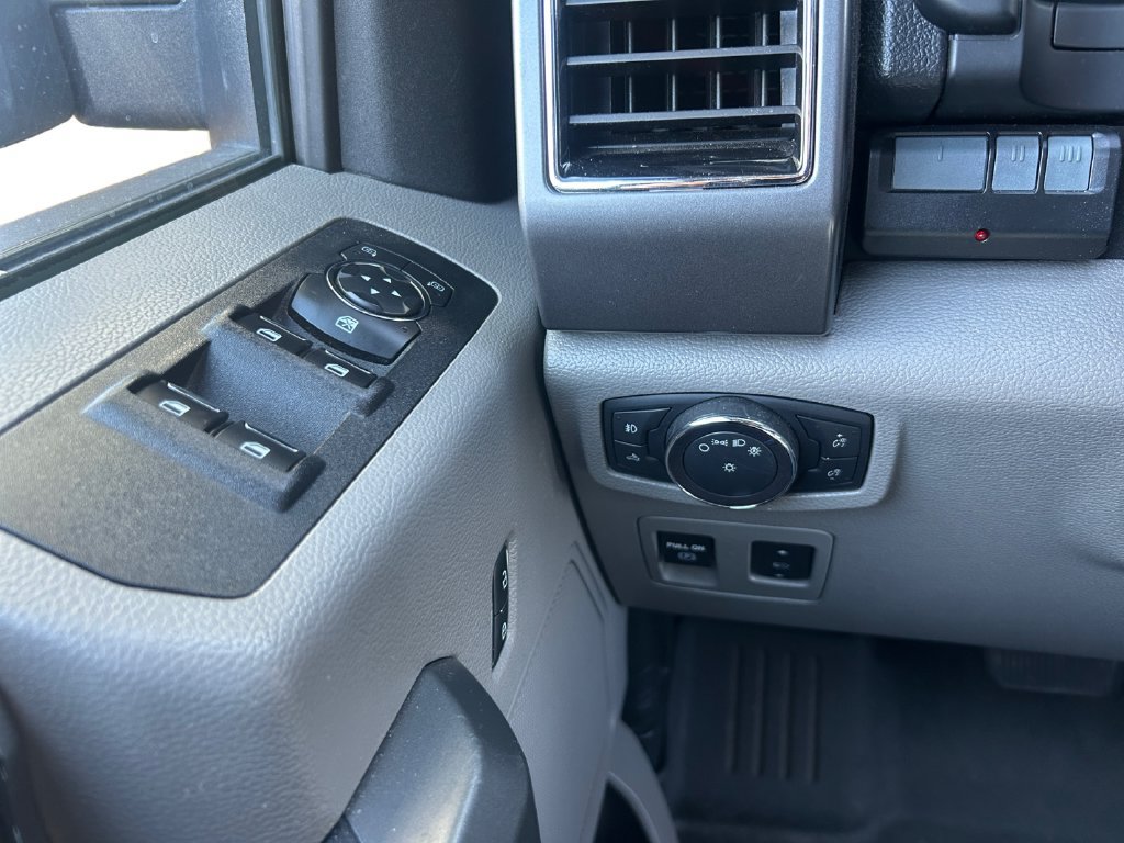 Used 2018 Ford F150 XLT w/ Equipment Group 302A Luxury AWD/4WD image 11