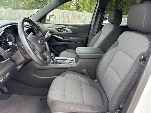 Used 2023 Chevrolet Traverse LT FWD image 9