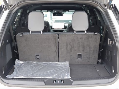 Used 2025 Ford Explorer ST image 31