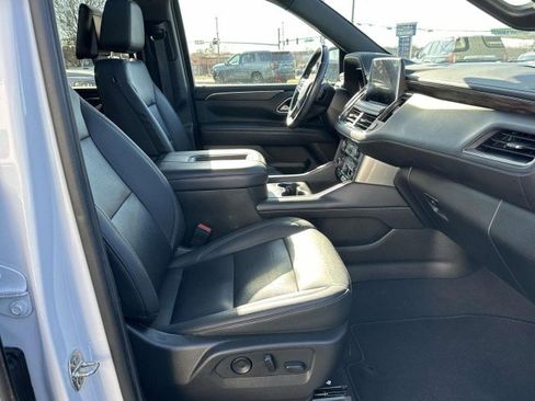 Used 2022 Chevrolet Suburban LT w/ Luxury Package image 9