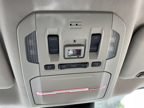 Used 2023 Toyota Highlander Limited AWD/4WD image 34