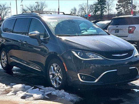 Used 2017 Chrysler Pacifica Limited w/ UConnect Theater Package image 1