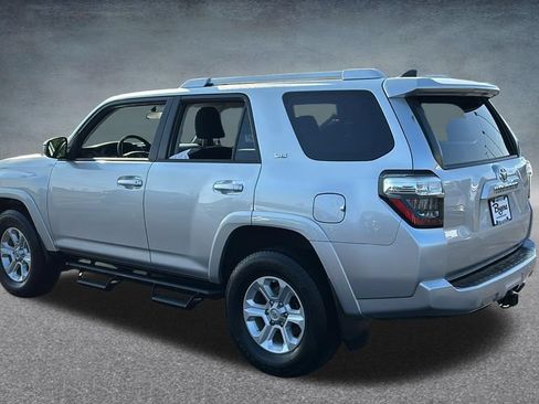 Used 2018 Toyota 4Runner SR5 AWD/4WD image 6