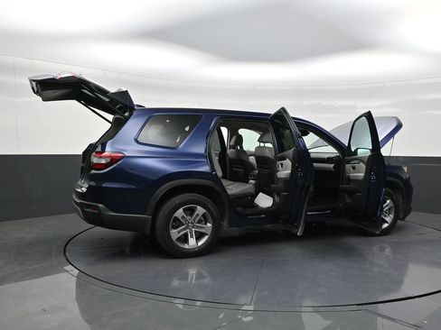 Used 2025 Honda Pilot EX-L image 26