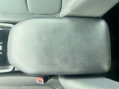 Used 2021 Toyota RAV4 LE FWD image 21