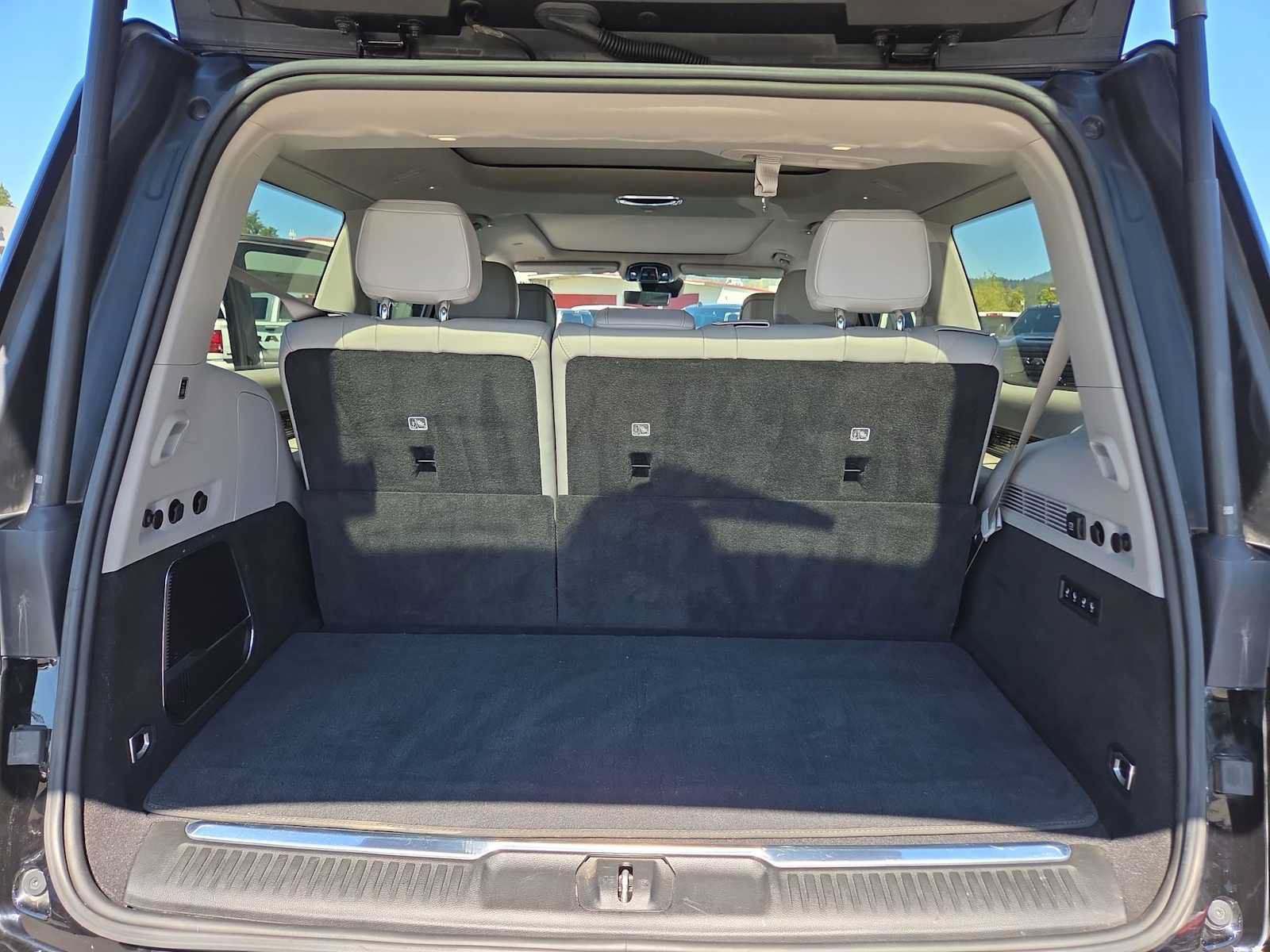 Used 2023 Jeep Grand Wagoneer 4WD w/ Convenience Group III image 27