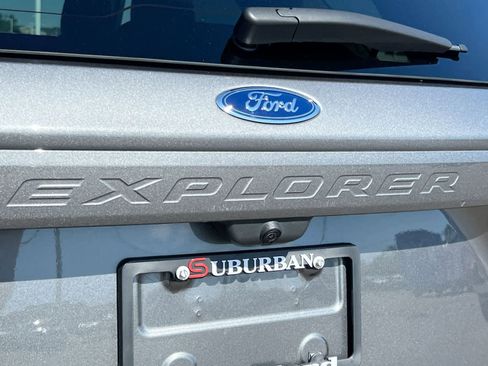 Used 2024 Ford Explorer XLT w/ Equipment Group 202A AWD/4WD image 12