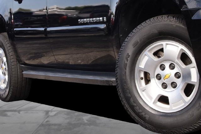 Used 2009 Chevrolet Suburban LT w/ Luxury Package RWD image 3