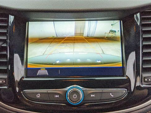 Used 2018 Chevrolet Trax LT w/ LT Convenience Package image 18