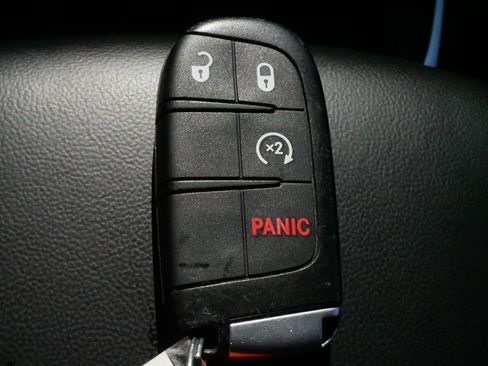 Used 2019 Dodge Durango SXT image 30