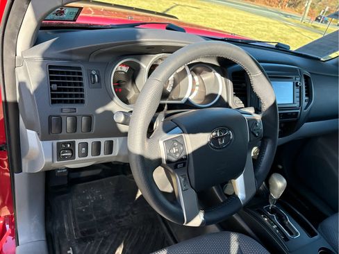 Used 2014 Toyota Tacoma 2WD Access Cab image 9