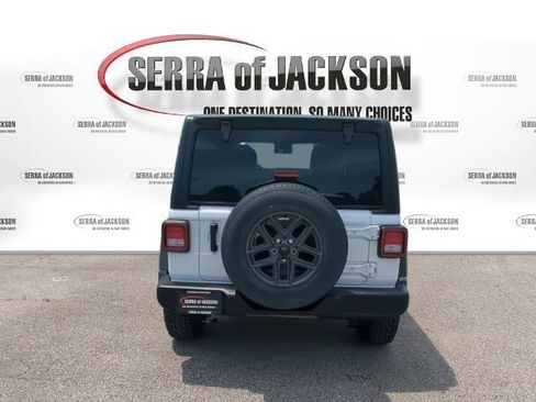 Used 2024 Jeep Wrangler Unlimited Sport AWD/4WD image 8