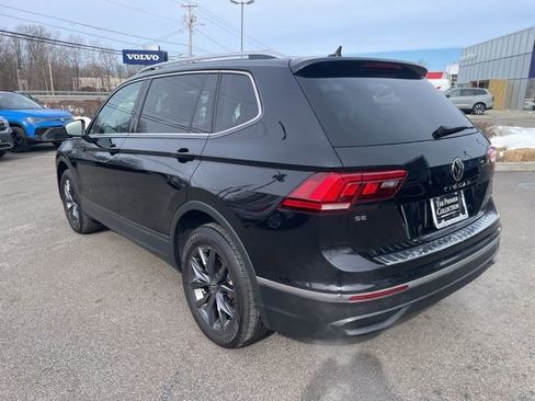Used 2023 Volkswagen Tiguan SE image 2