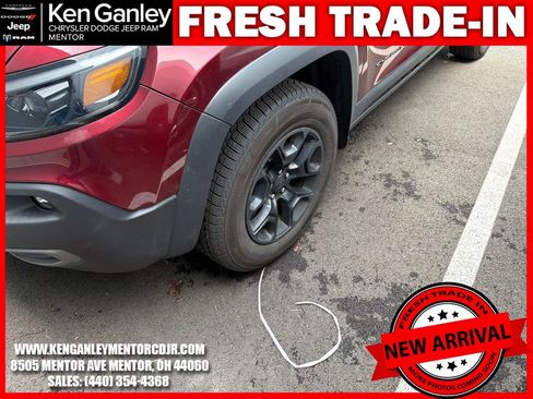 Used 2019 Jeep Cherokee Trailhawk w/ Cold Weather Group AWD/4WD image 5