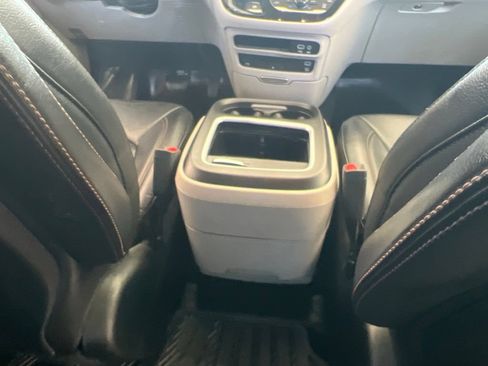 Used 2017 Chrysler Pacifica Touring-L Plus w/ Advanced Safetytec Group FWD image 18
