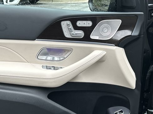 Certified 2025 Mercedes-Benz GLS 580 4MATIC image 19