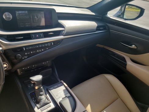 Used 2019 Lexus ES 350 w/ Premium Package FWD image 22