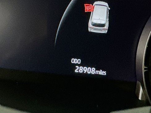 Used 2024 Toyota Highlander LE image 19